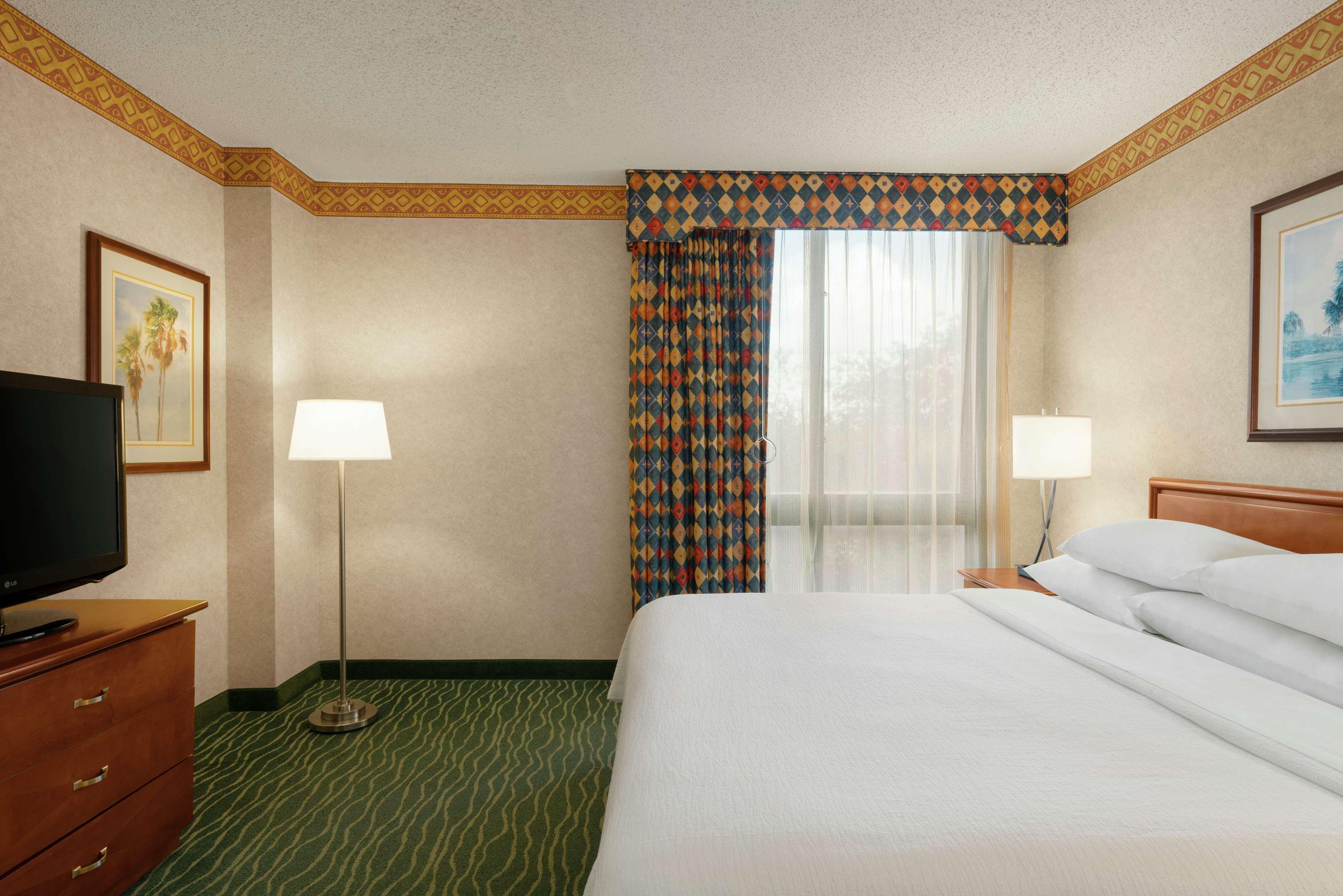 Embassy Suites By Hilton Tampa Usf Near Busch Gardens Zewnętrze zdjęcie