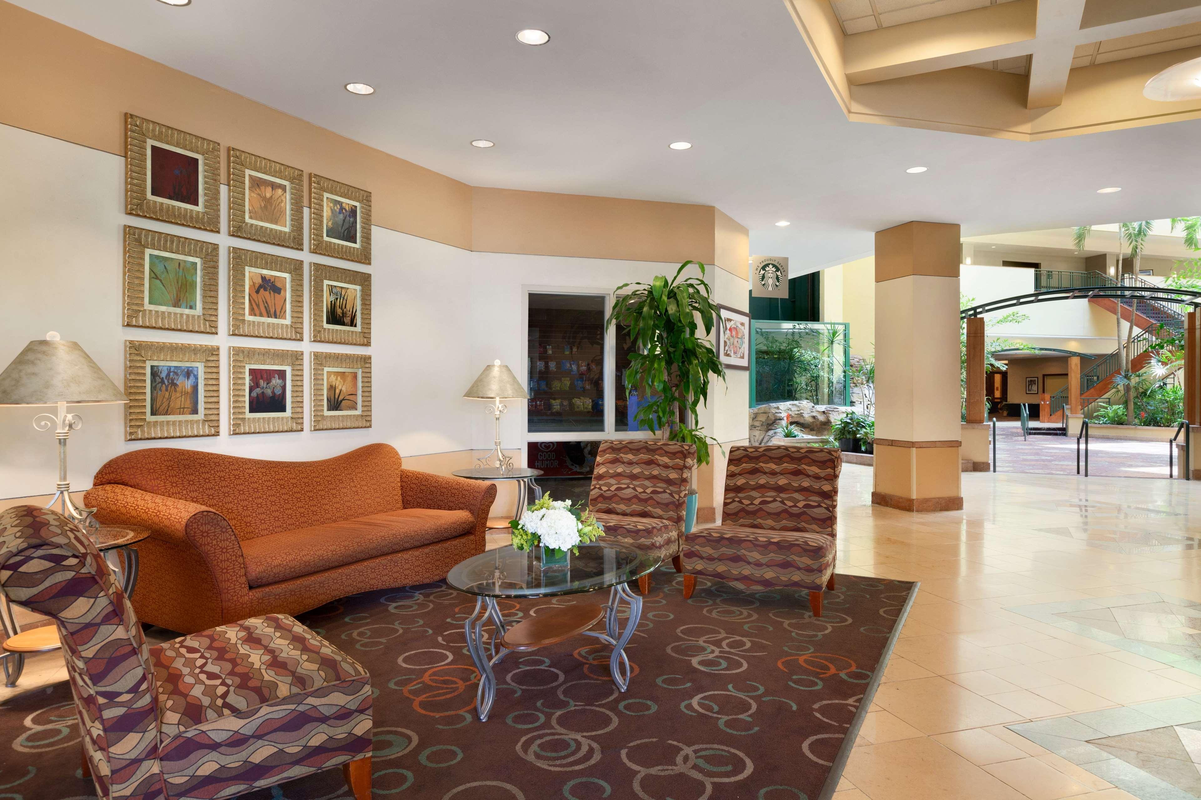 Embassy Suites By Hilton Tampa Usf Near Busch Gardens Zewnętrze zdjęcie