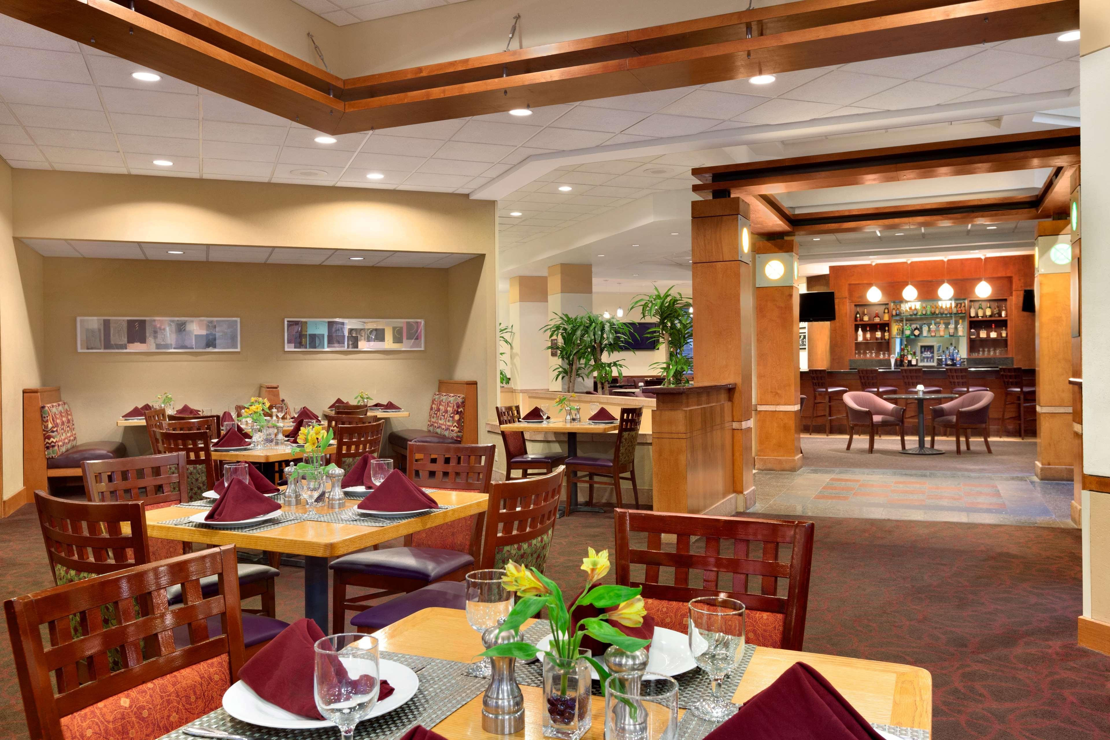Embassy Suites By Hilton Tampa Usf Near Busch Gardens Zewnętrze zdjęcie
