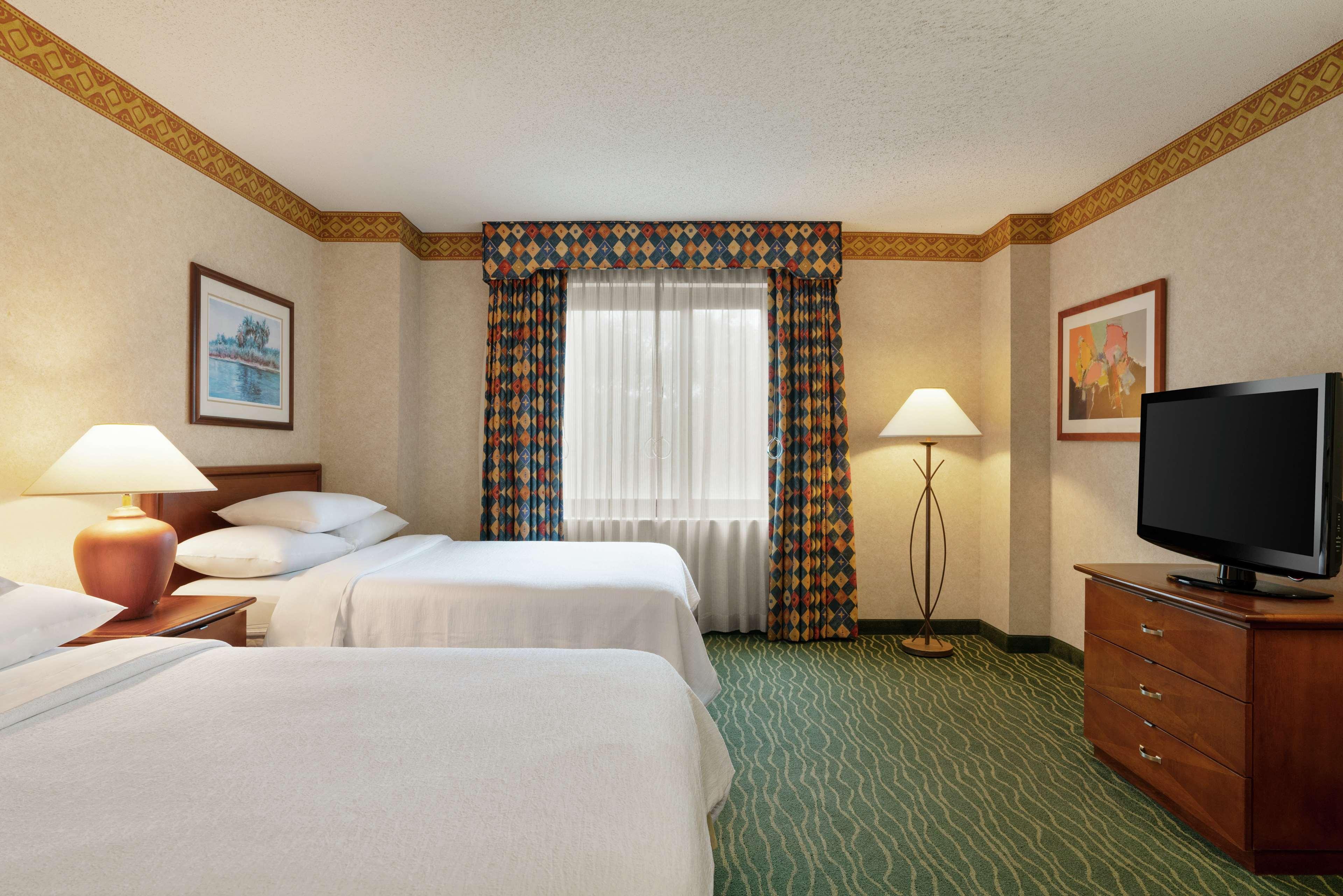 Embassy Suites By Hilton Tampa Usf Near Busch Gardens Zewnętrze zdjęcie