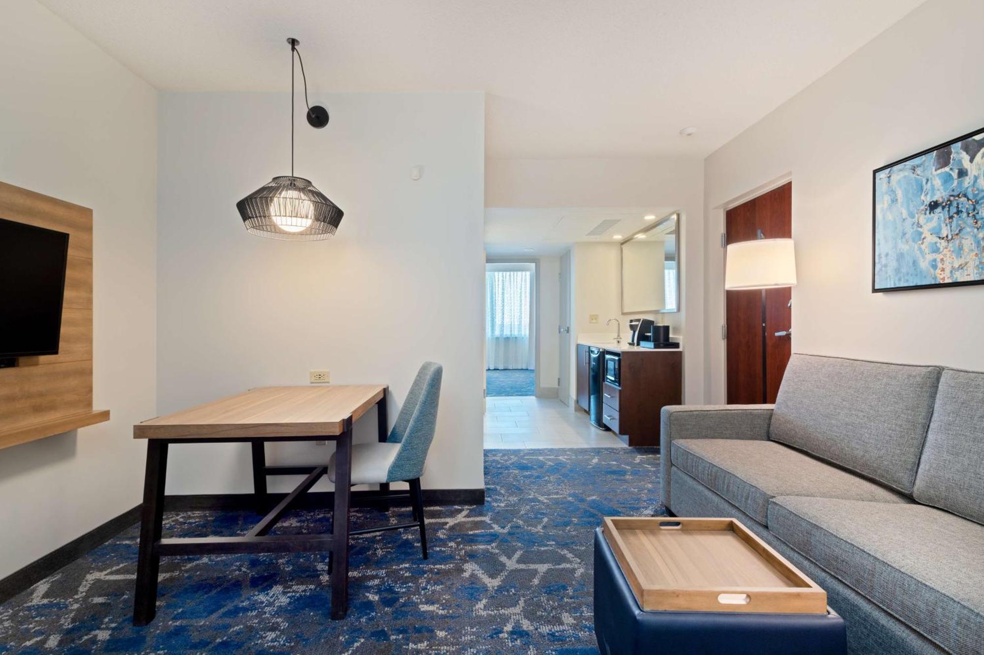Embassy Suites By Hilton Tampa Usf Near Busch Gardens Zewnętrze zdjęcie