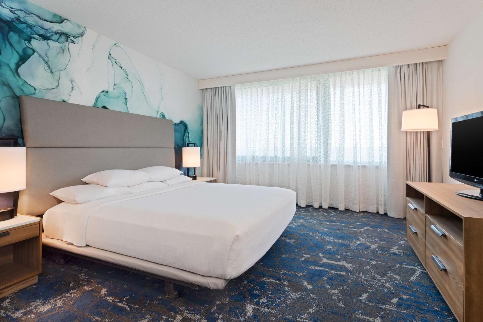 Embassy Suites By Hilton Tampa Usf Near Busch Gardens Zewnętrze zdjęcie