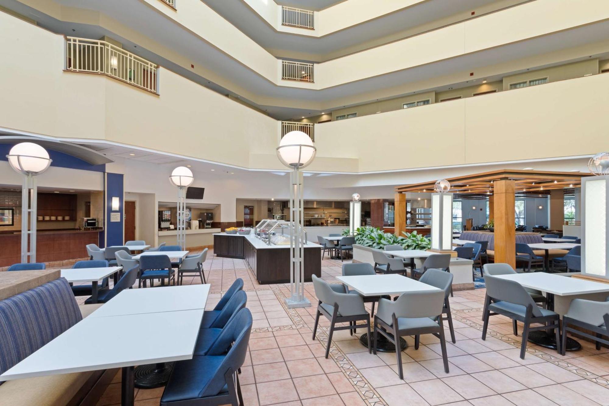 Embassy Suites By Hilton Tampa Usf Near Busch Gardens Zewnętrze zdjęcie