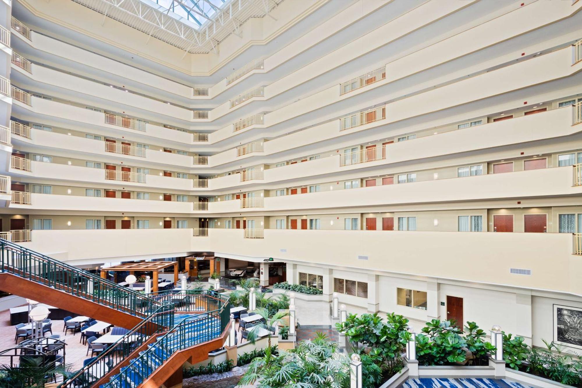Embassy Suites By Hilton Tampa Usf Near Busch Gardens Zewnętrze zdjęcie