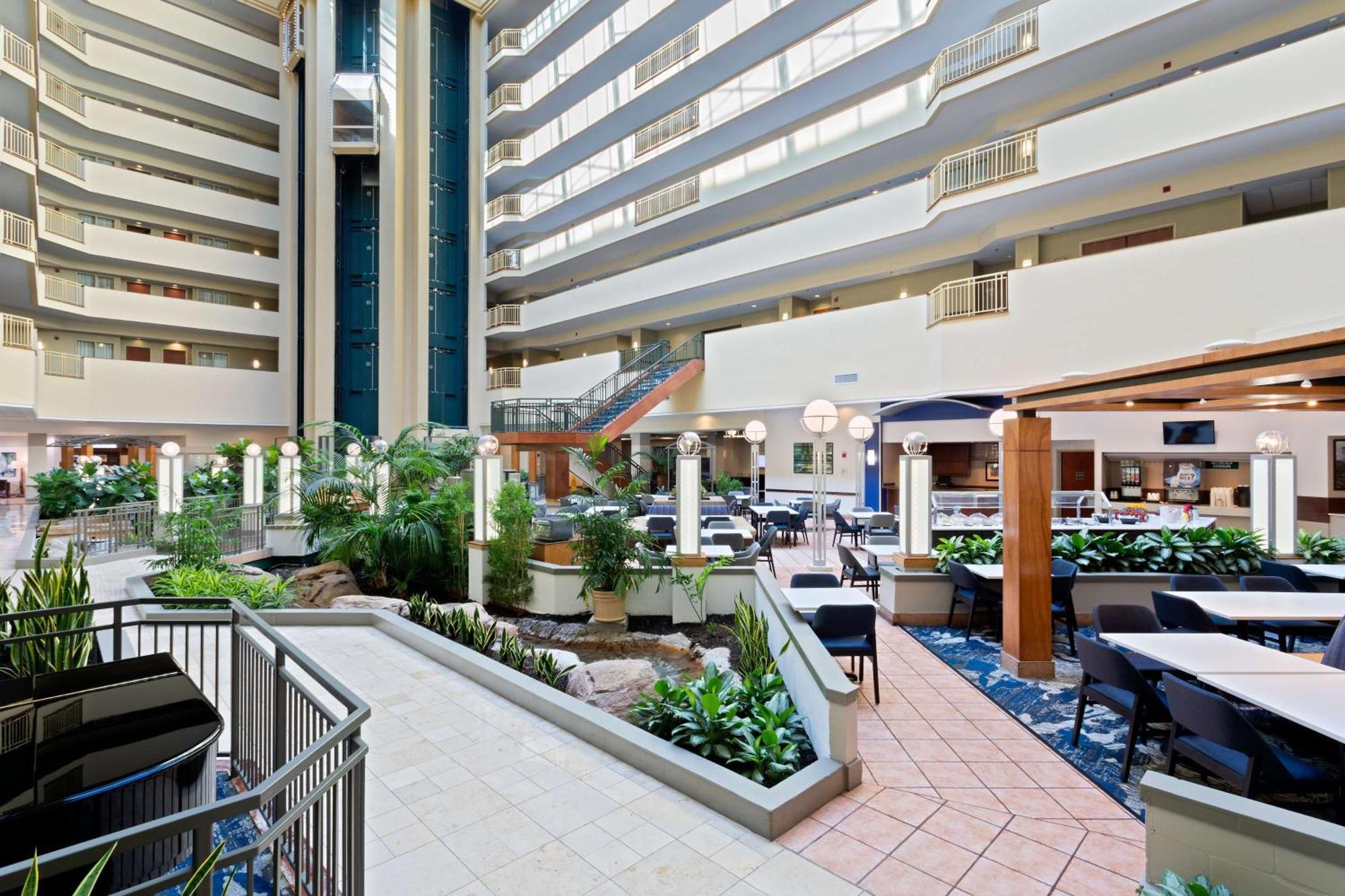 Embassy Suites By Hilton Tampa Usf Near Busch Gardens Zewnętrze zdjęcie